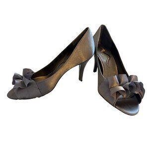 Nina Fulvia Women's Light Pewter Satin Ruffle Peep Toe Pump Heels Size US 7.5 M